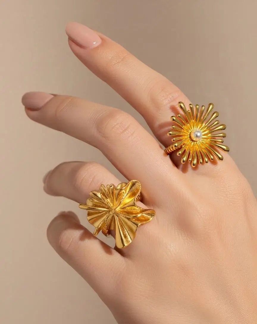 Anel Dourado Floral de Pérola