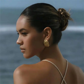 Brinco Orgânico Escultural Banhado a Ouro 18K