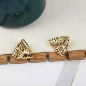Brinco Triangular Dourado Banhado a Ouro 18K