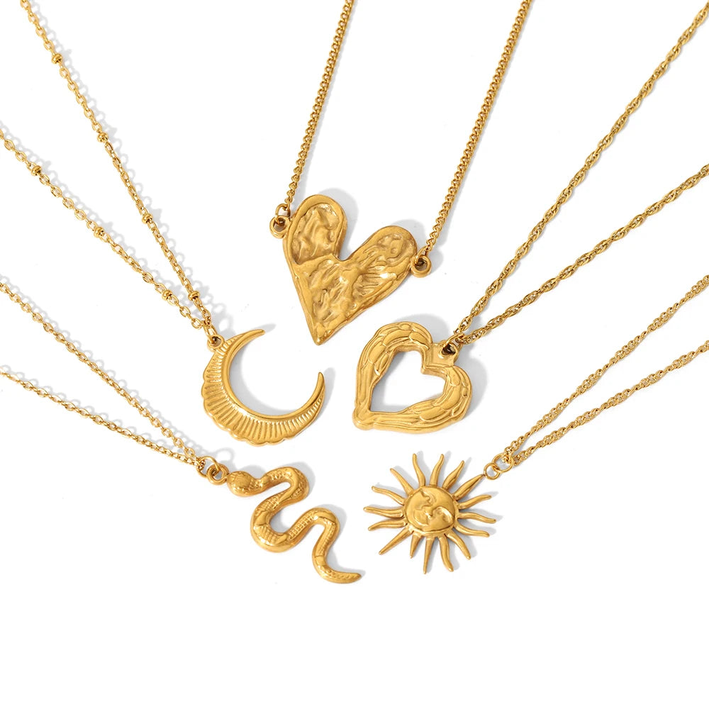 Colar Dourado Meia Lua