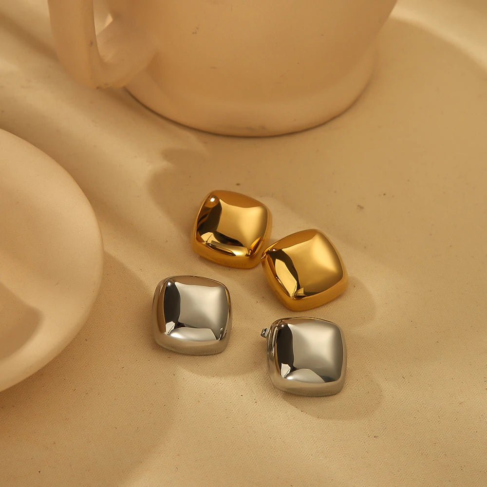 Brinco Quadrado Dourado Banhado a Ouro 18K