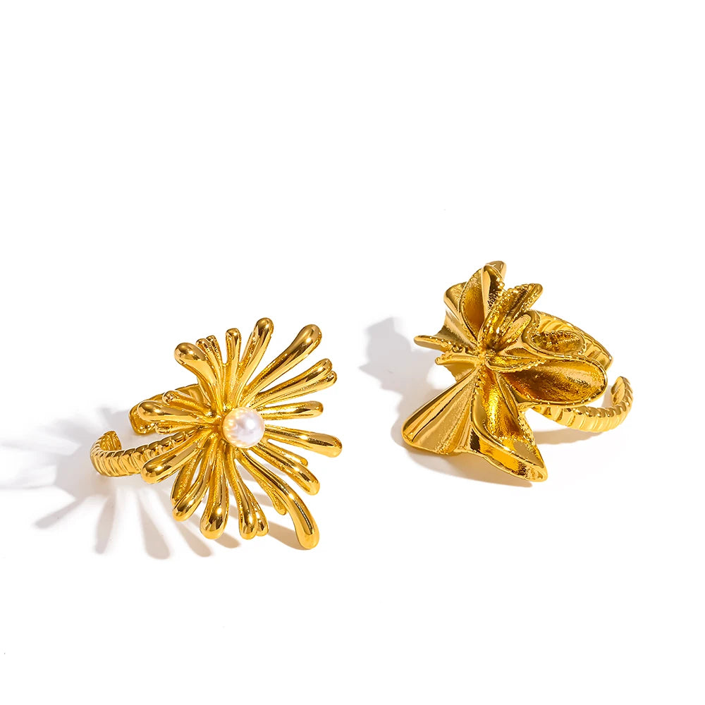 Anel Dourado Floral de Pérola