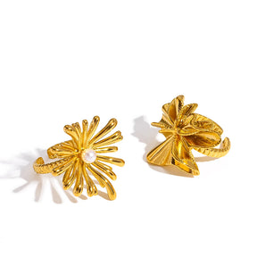 Anel Dourado Floral de Pérola